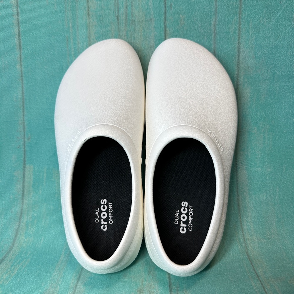 CROCS UNISEX ADULT ON THE CLOCK CLOG SLIP RESISTANT SHOE size: M4/w6